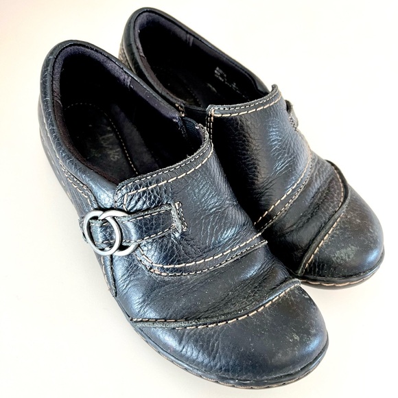 ❗️Sold❗️Clarks Slide On Leather Buckle Shoes - Picture 3 of 9